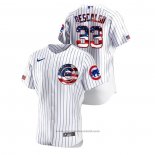 Maglia Baseball Uomo Chicago Cubs Daniel Descalso 2020 Stars & Stripes 4th of July Bianco