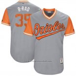 Maglia Baseball Uomo Baltimore Orioles 2017 Little League World Series 39 Brad Brach Grigio